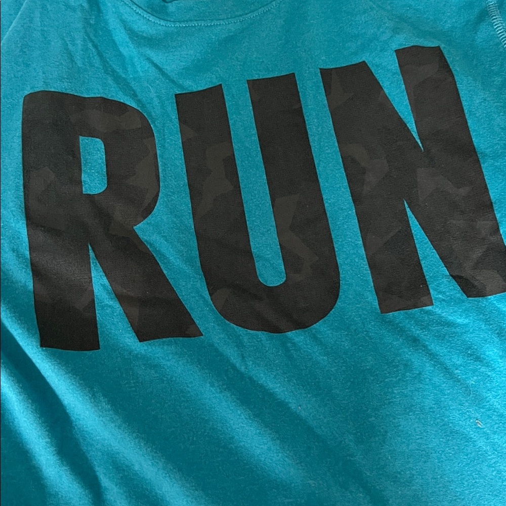 Old Navy Active 'RUN' Graphic T-Shirt - Picture 4 of 4